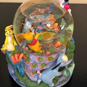 Vintage 1963 Musical Winnie The Pooh Water Globe